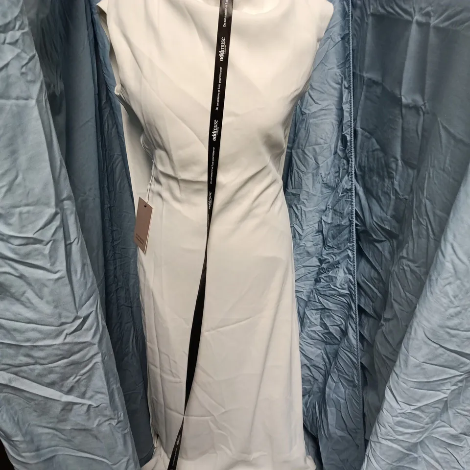 ODDMUSE THE ULTIMATE MUSE DRAPE MAXI DRESS – WHITE, SIZE S