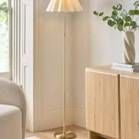 SCALLOPED SHADE FLOOR LAMP