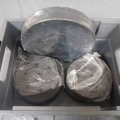 APPROXIMATELY 5 ASSORTED WEIGHTS 
