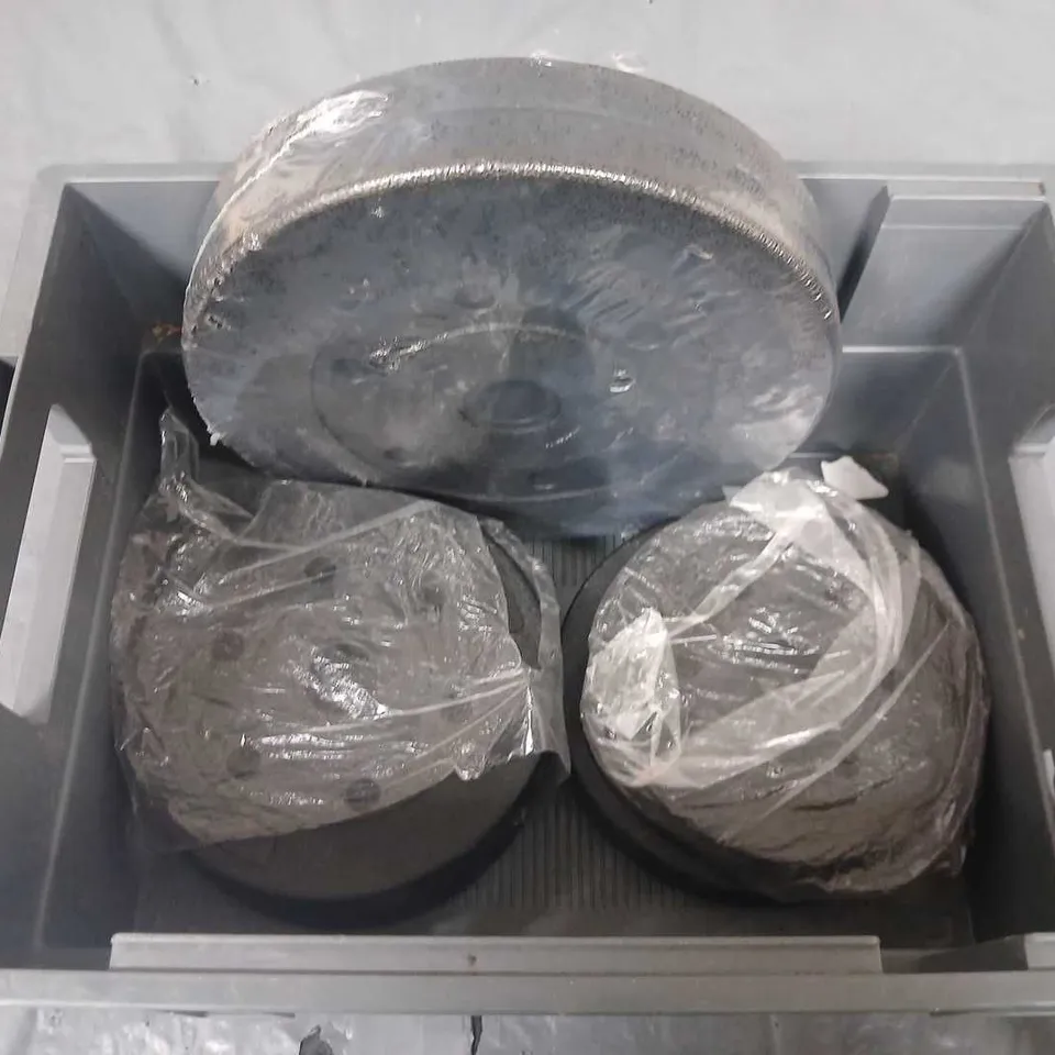 APPROXIMATELY 5 ASSORTED WEIGHTS 