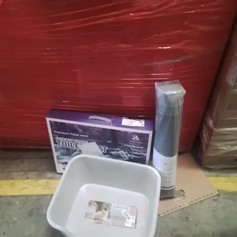 PALLET OF ASSORTED HOUSEHOLD GOODS AND PRODUCTS TO INCLUDE;TOILET SEAT,CAT LITTER TRAY,AREA RUG
