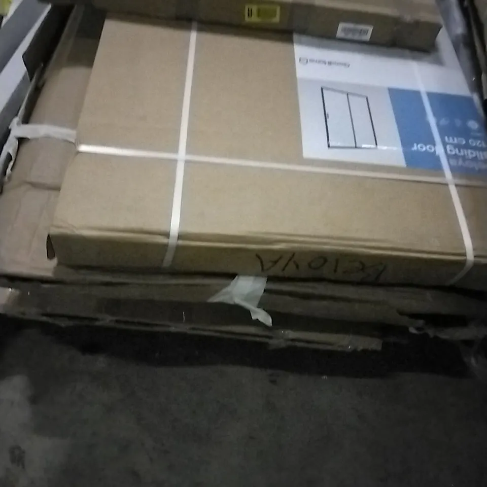 PALLET OF ASSORTED SHOWER CUBICLE DOORS, PANNELS AND SPLASHWALL