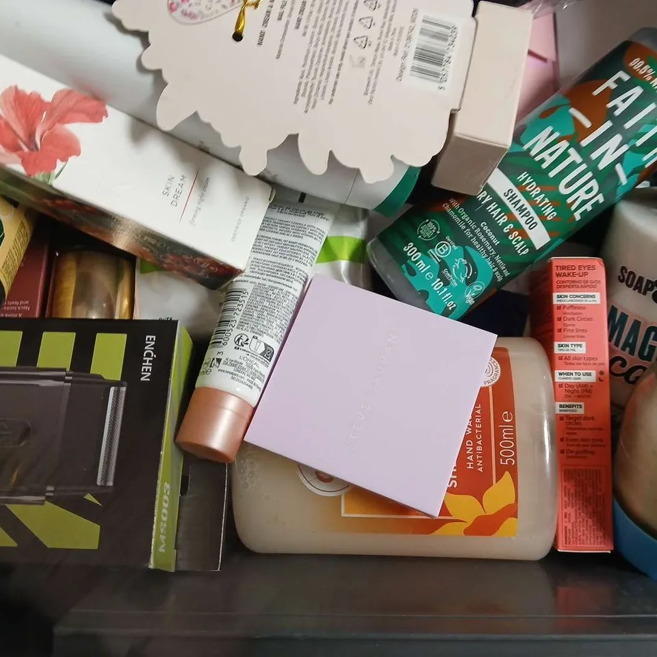 APPROXIMATELY 20 ASSORTED COSMETIC ITEMS TO INCLUDE RADOX, TROPIC, ETC - COLLECTION ONLY