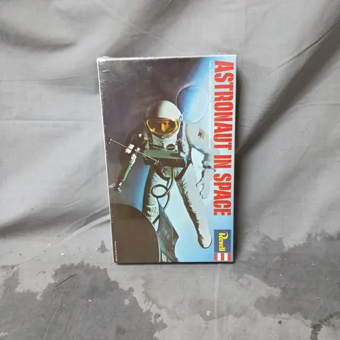 REVELL ASTRONAUT IN SPACE – MODEL KIT