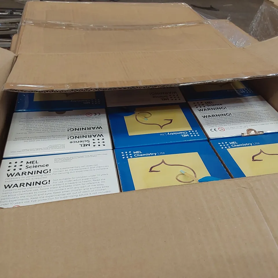 PALLET CONTAINING APPROXIMATELY 349x BRAND NEW PACKAGED MEL SCIENCE MAGIC PAPER KITS - CHEMISTRY EXPERIMENT, SCIENCE LEARNING