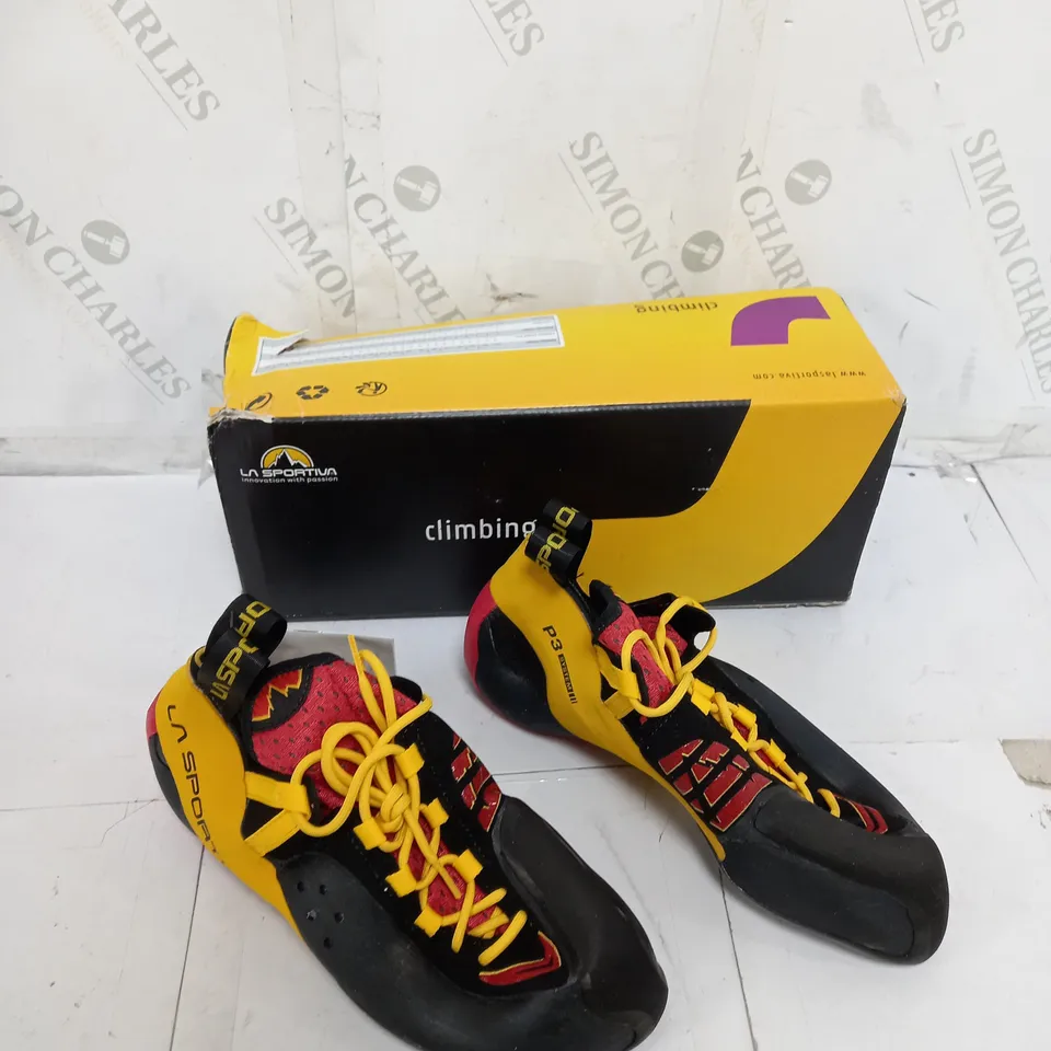 BOXED PAIR OF LA SPORTIVA CLIMBING 10R GENIUS UK 8 