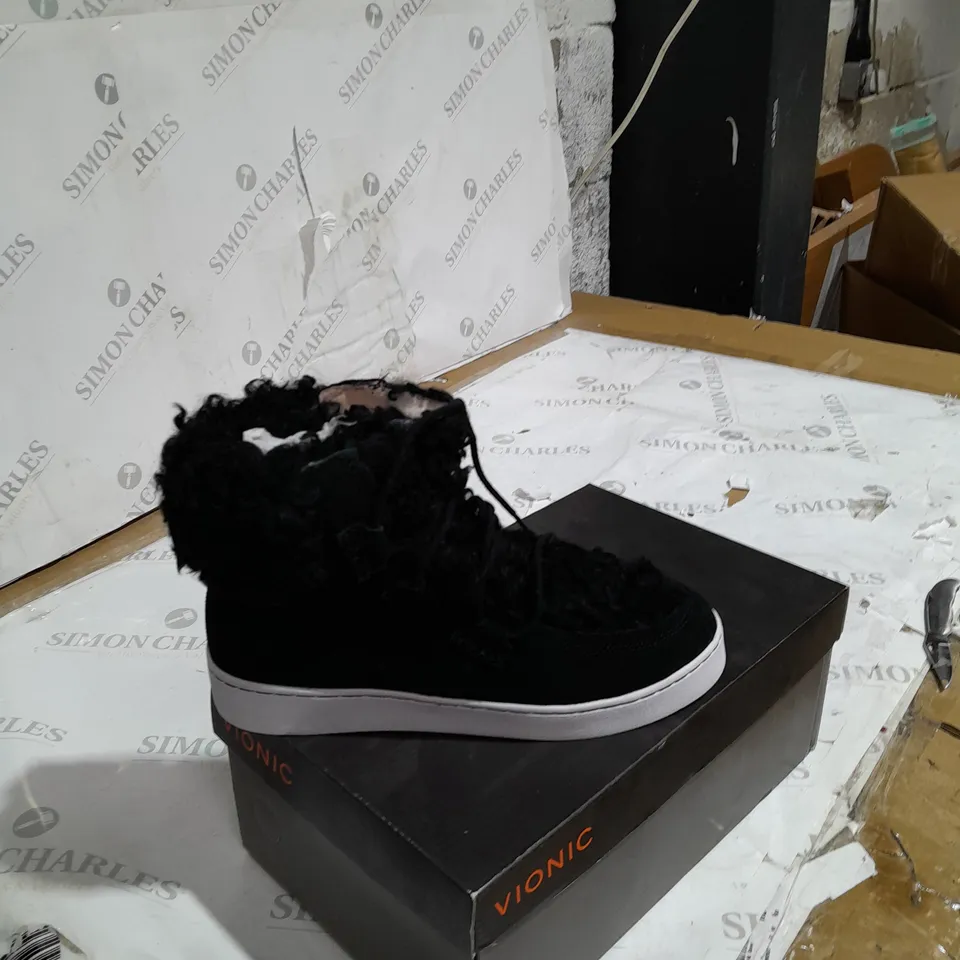 BOXED VIONIC FLUFFY TRAINERS BLACK SIZE 5