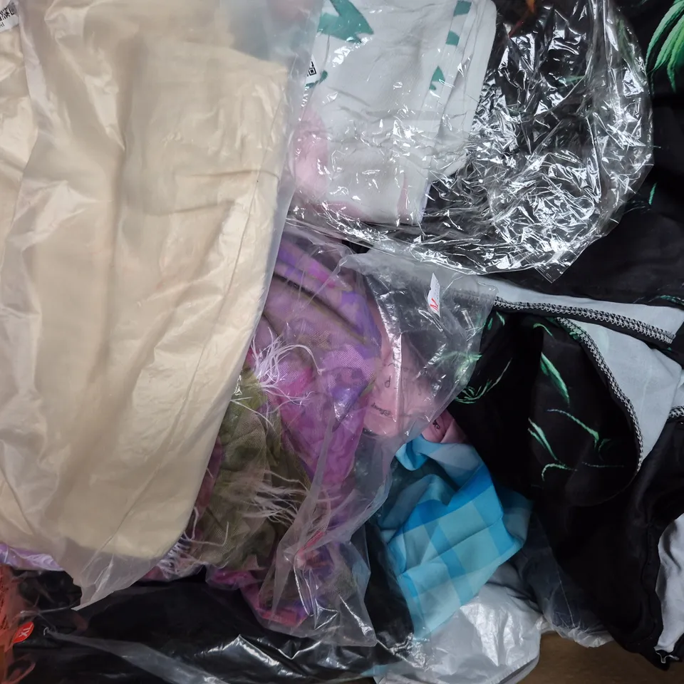 APPROXIMATELY 25 ASSORTED CLOTHING AND FASHION PRODUCTS IN VARIOUS STYLES AND SIZES - COLLECTION ONLY