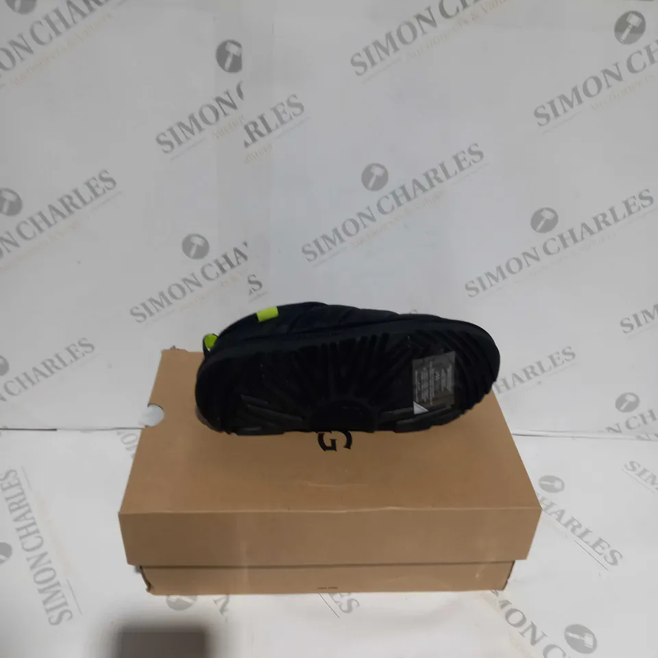 BOXED PAIR OF UGG K TASMAN SIZE UK 2