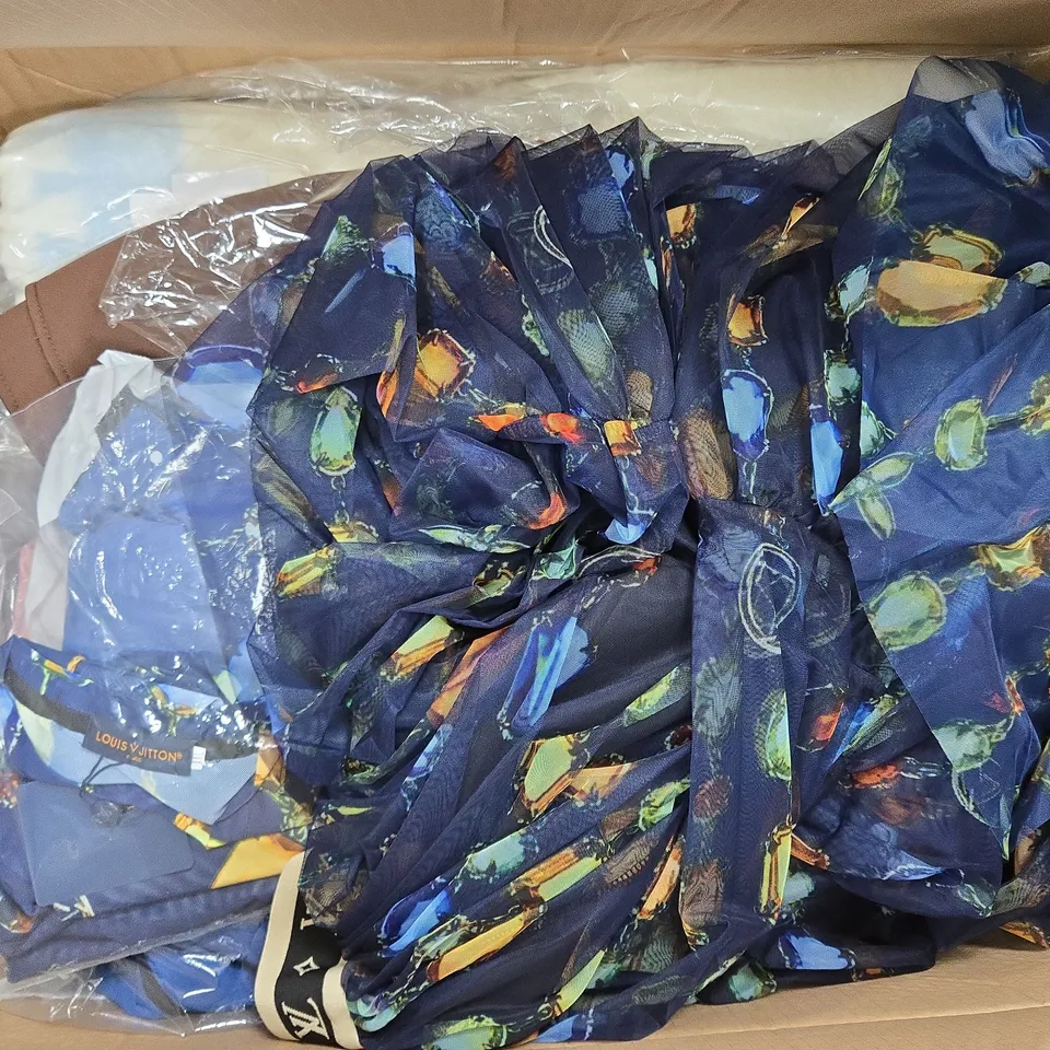 APPROXIMATELY 25 ASSORTED CLOTHING ITEMS IN VARIOUS SIZES, STYLES & COLOURS TO INCLUDE BLANKETS, DRESSES, GLOVES, ETC - COLLECTION ONLY