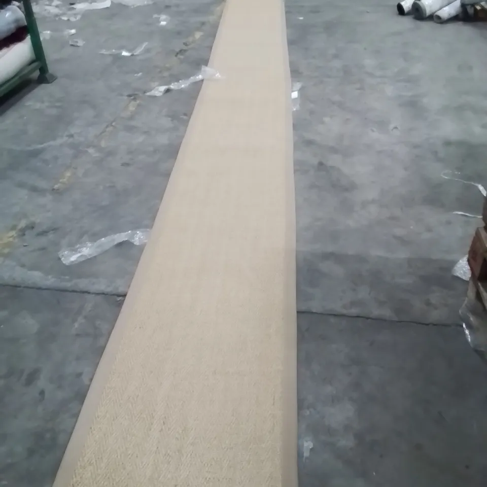 QUALITY DESIGNER AREA RUG - APPROXIMATELY 800X60CM