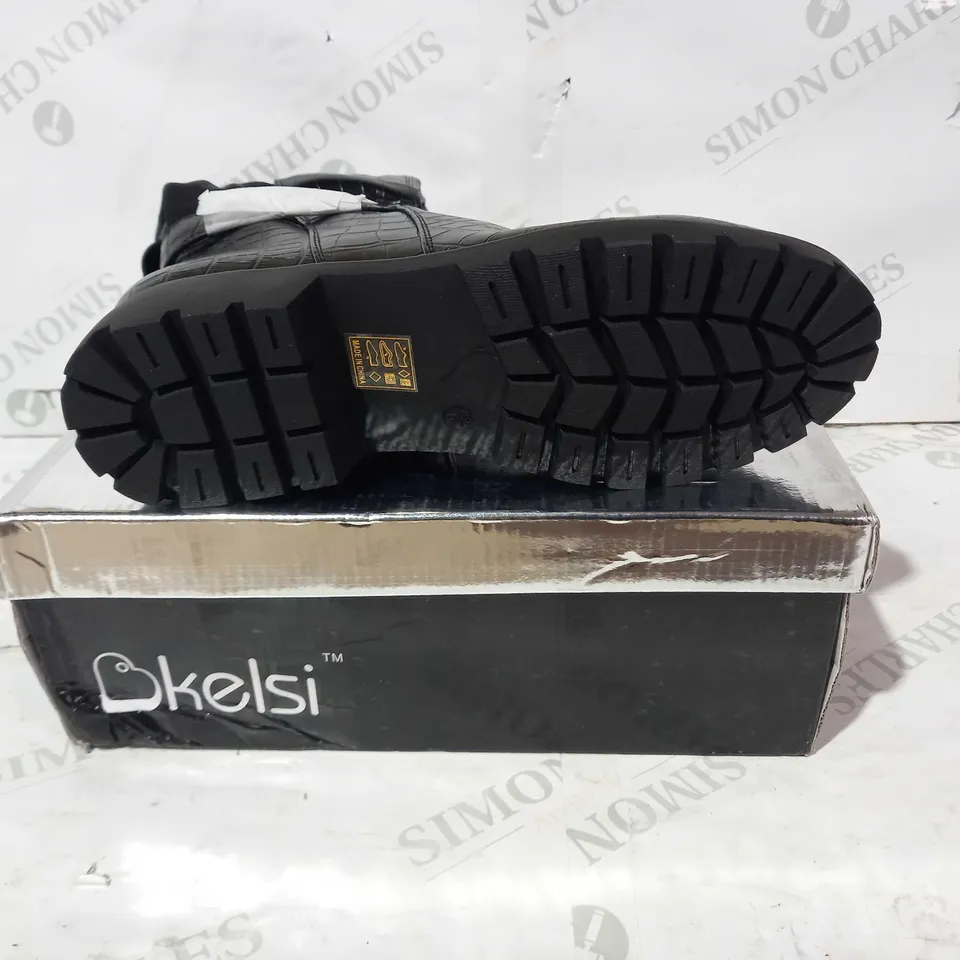 BOXED PAIR OF KELSIE LEATHER HIGH BOOTS IN BLACK UK SIZE 6