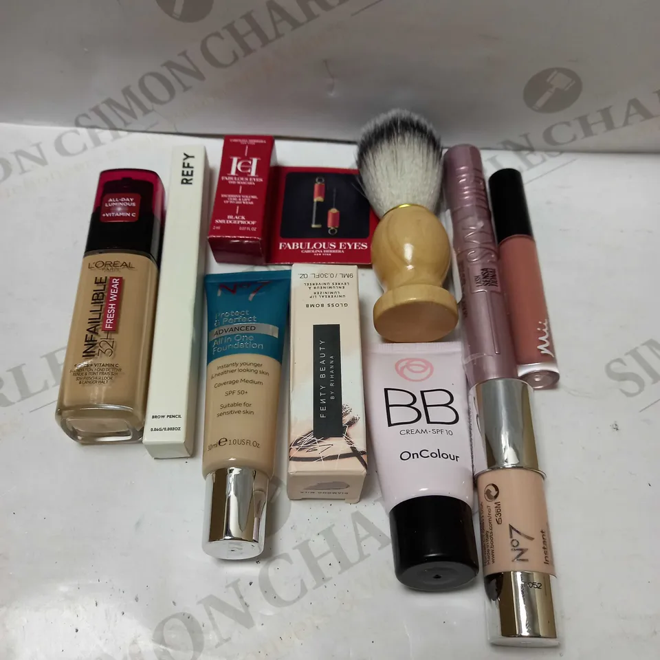 LOT OF APPROX 10 ASSORTED MAKEUP PRODUCTS TO INCLUDE L'OREAL FOUNDATION, RADIANCE HIGHLIGHTER, BROW PENCIL, ETC