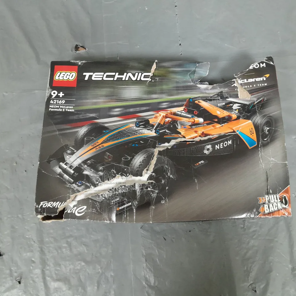LEGO TECHNIC NEOM MCLAREN FORMULA E TEAM 42169