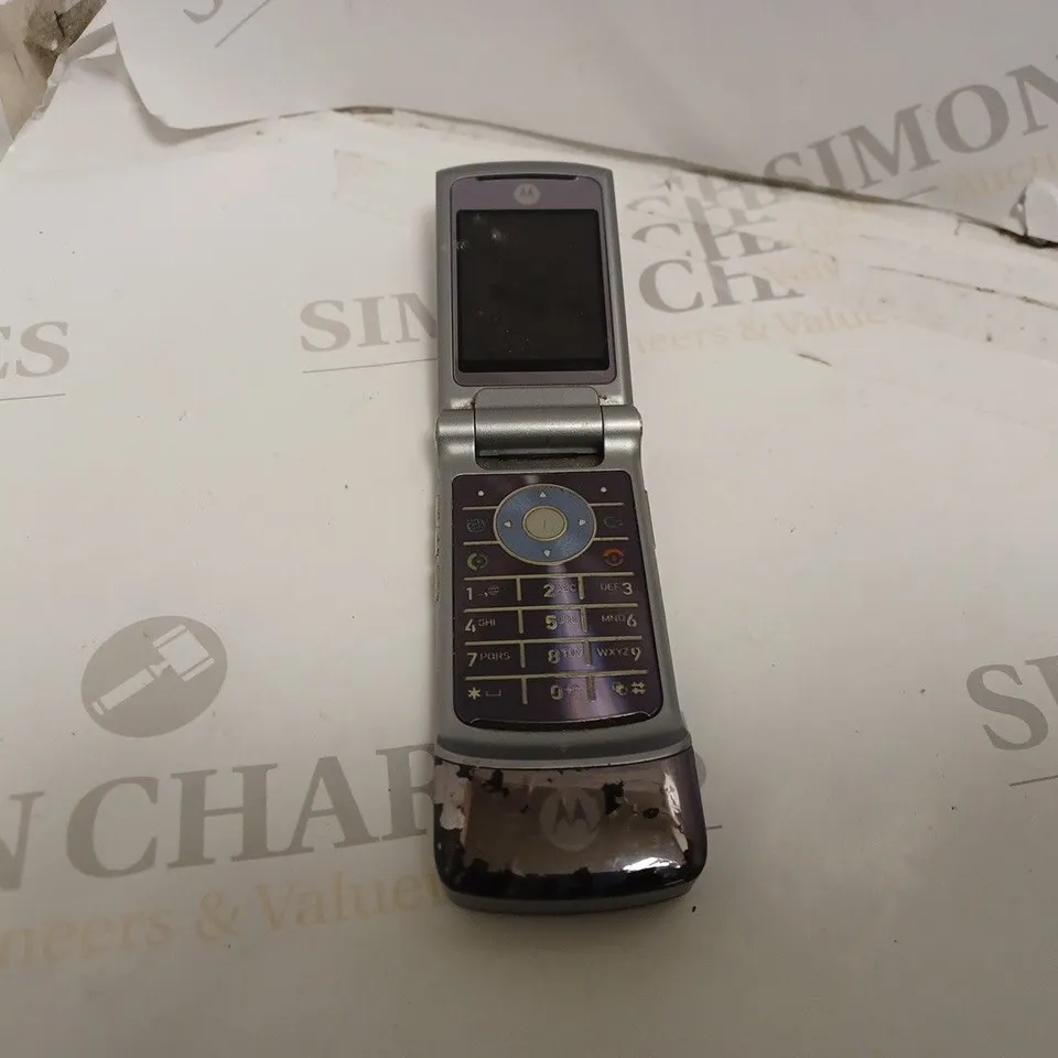 MOTOROLA FLIP PHONE