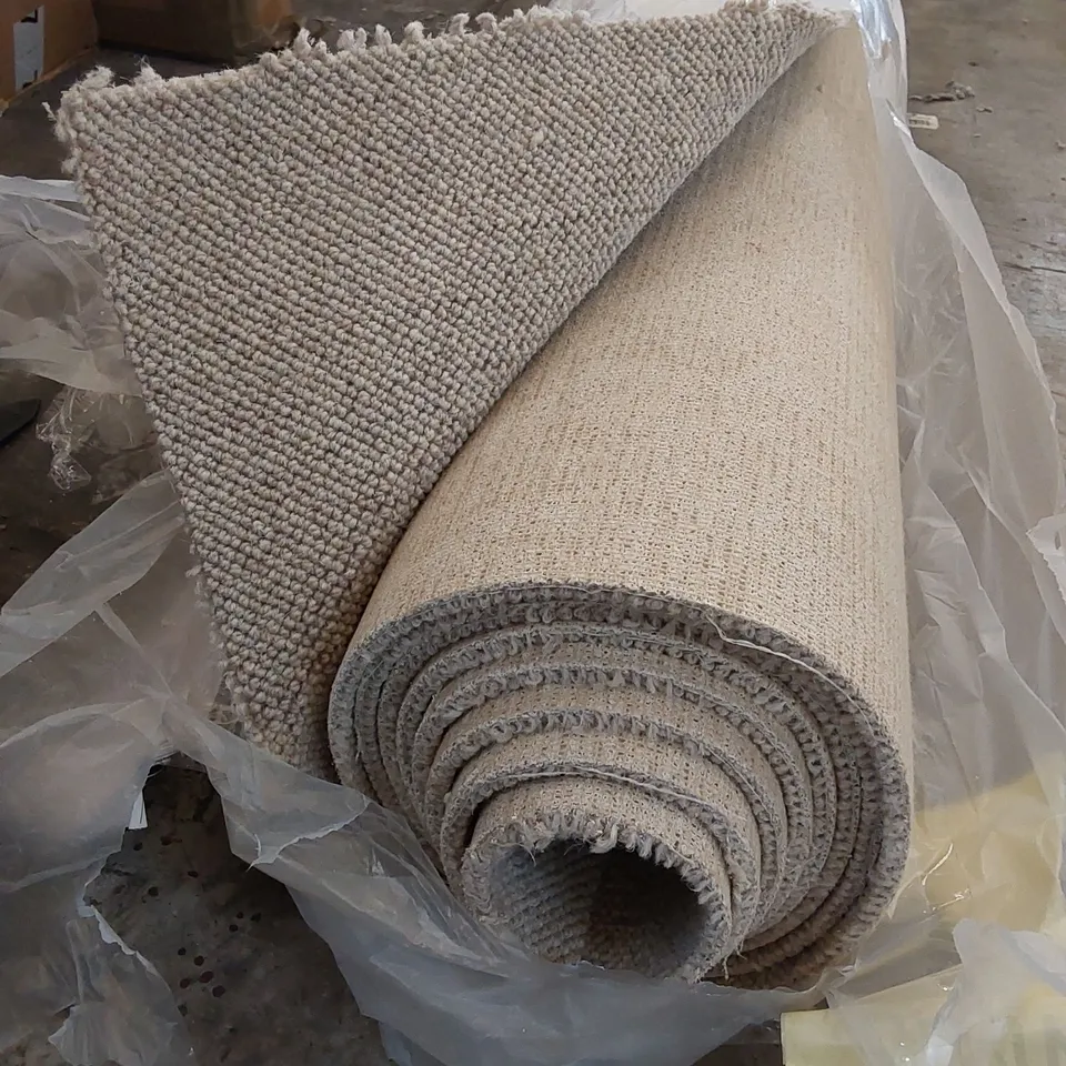 ROLL OF QUALITY SISAL WEAVE FLAXEN STYLE CARPET // SIZE: UNSPECIFIED 