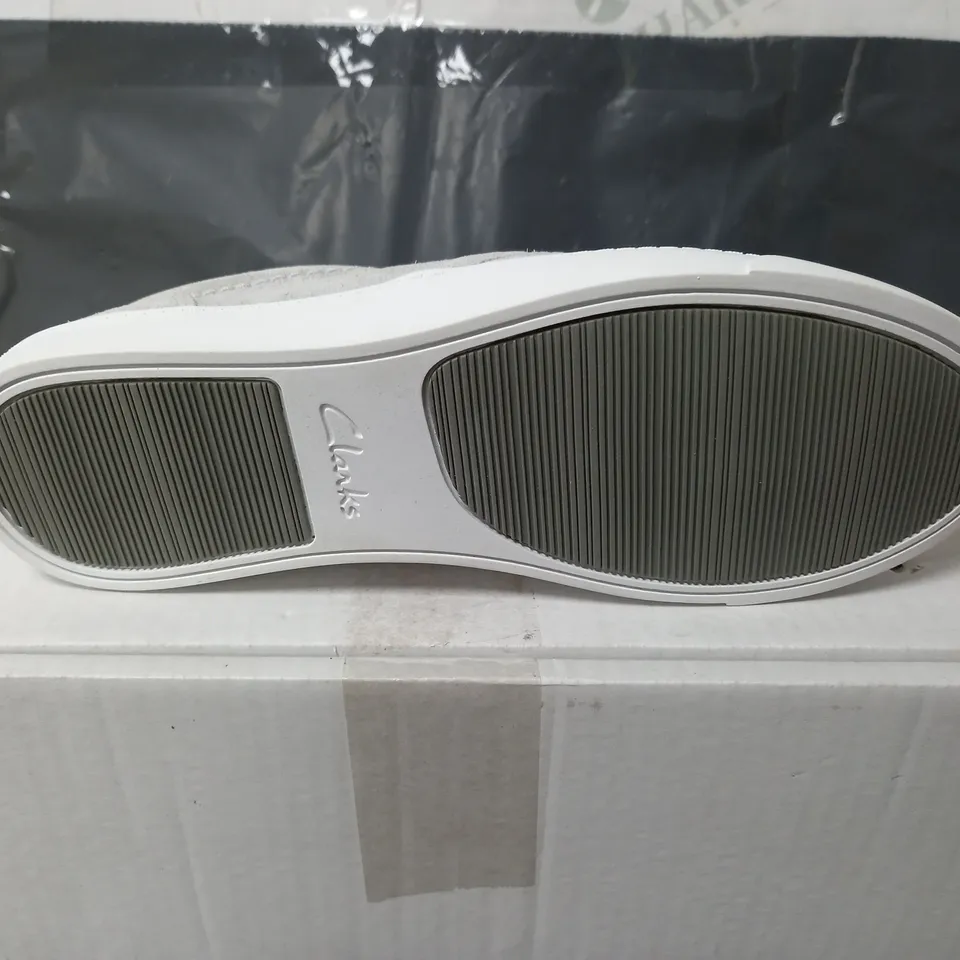 BOXED PAIR OF CLARKS LIGHT GREY PUMPS TRAINERS - SIZE 6
