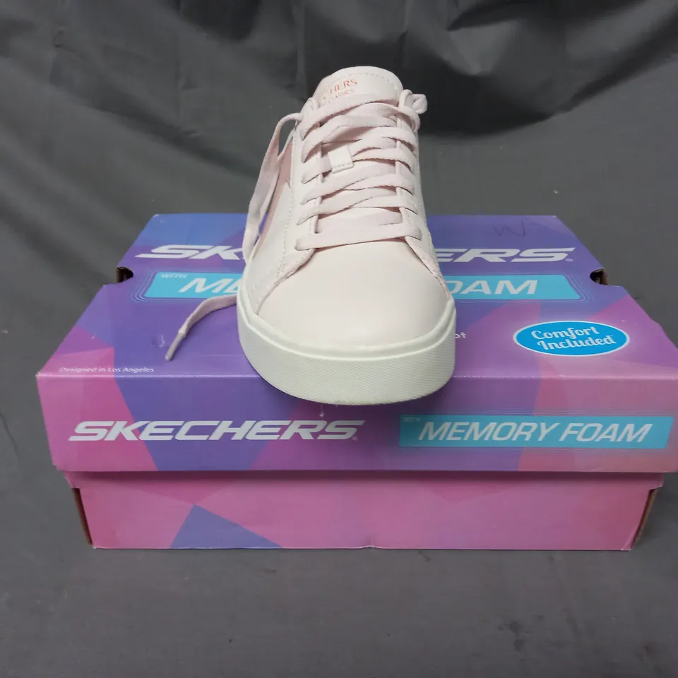 boxed PAIR OF SKECHERS COURT CLASSIC EDEN TRAINERS IN BLUSH SIZE 4.5 