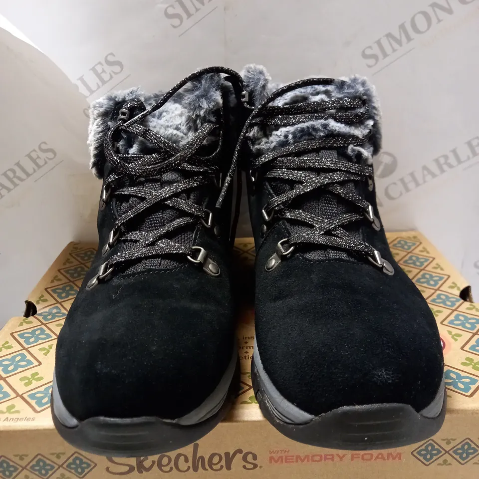 SKETCHERS FAUX CUFF BOOTS - SIZE 5.5