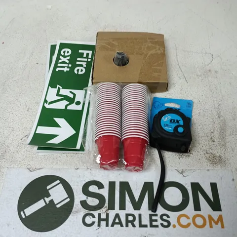 APPROXIMATELY 12 ASSORTED HOUSEHOLD ITEMS TO INCLUDE FIRE EXIT SIGN, SHOP CUPS, TAPE MEASURE, ETC
