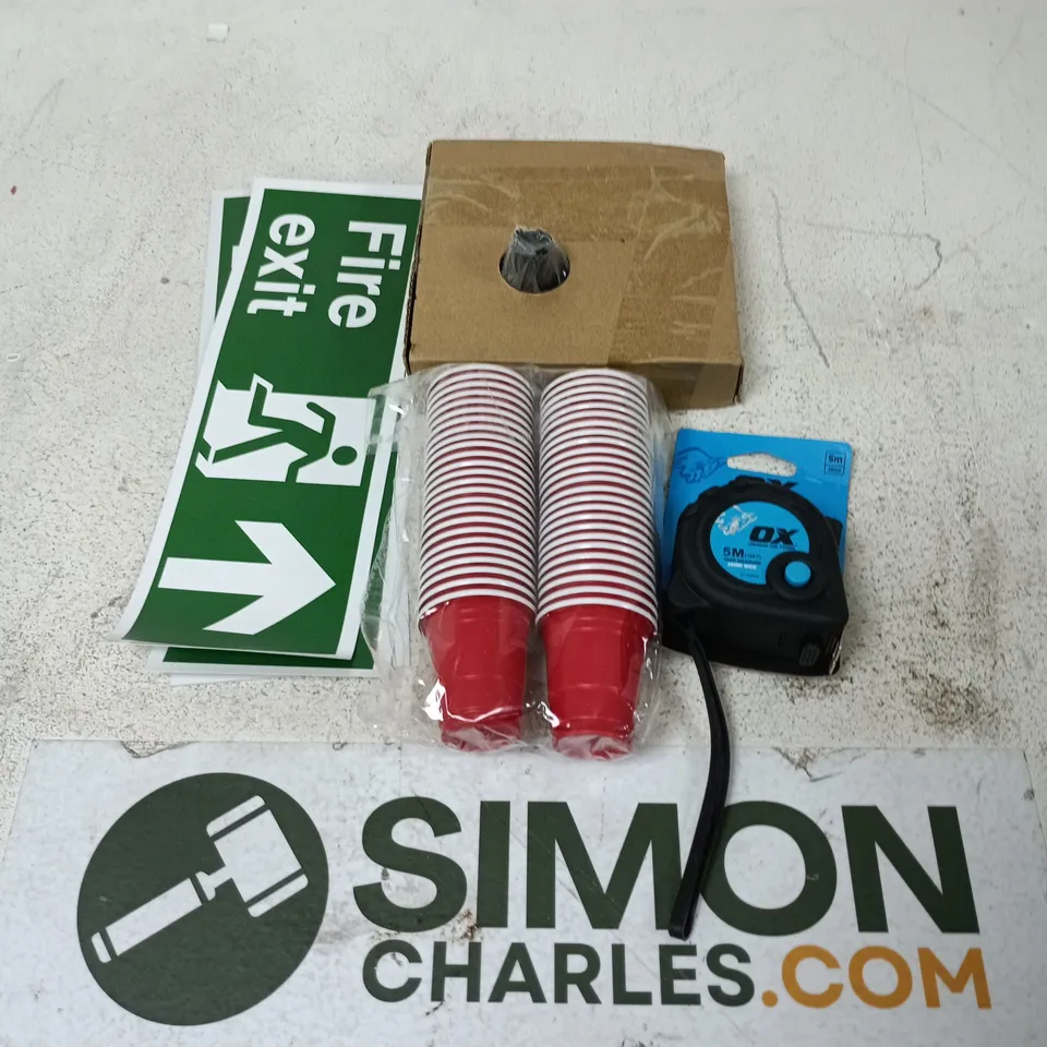 APPROXIMATELY 12 ASSORTED HOUSEHOLD ITEMS TO INCLUDE FIRE EXIT SIGN, SHOP CUPS, TAPE MEASURE, ETC