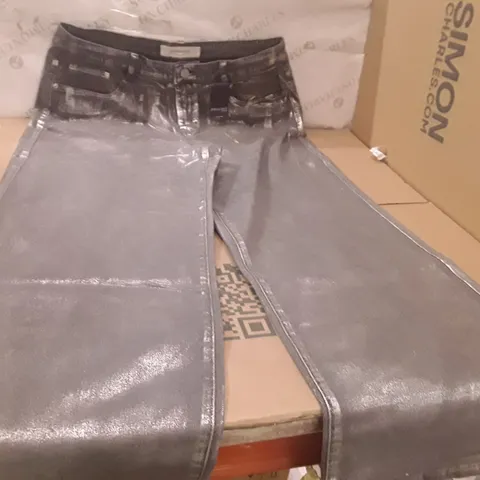 BOXED BRAND NEW JDWILLIAMS METALIC JEANS SIZE 16R SILVER COLOUR APPROXIMATELY 15 PIECES