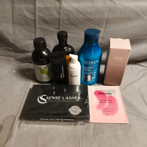 APPROXIMATEY 20 ASSORTED HEALTH AND BEAUTY PRODUCTS TO INCLUDE - HARUHARU WONDER BLACK RICE HYALURONIC TONER - REDKEN EXTREME SHAMPOO - MEDIK8 GENTLE CLEANSE - ETC