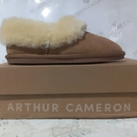BOXED PAIR OF ARTHUR CAMERON BECCY SLIPPERS IN CHESTNUT SIZE 5