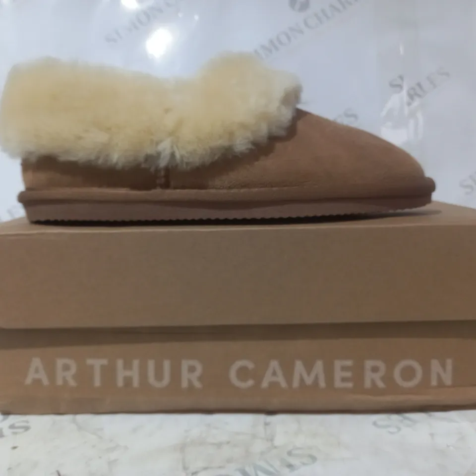 BOXED PAIR OF ARTHUR CAMERON BECCY SLIPPERS IN CHESTNUT SIZE 5
