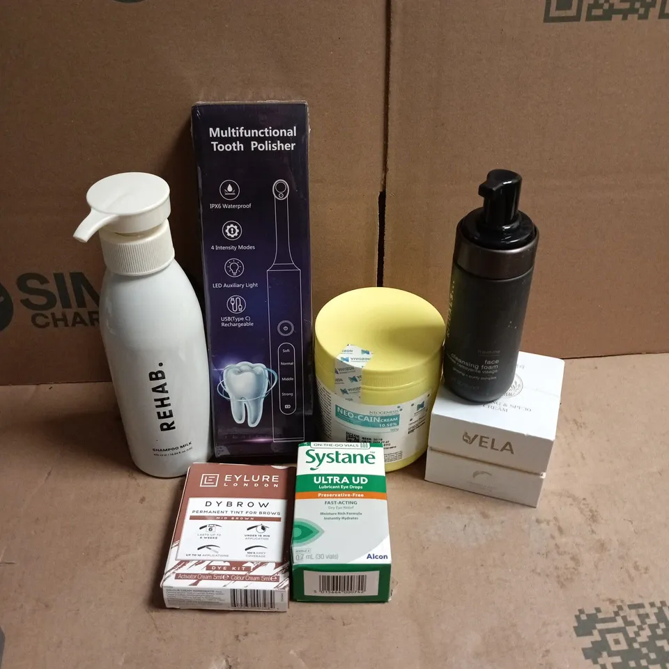 APPROXIMATELY 15 ASSORTED HEALTH & BEAUTY PRODUCTS TO INCLUDE REHAB SHAMPOO MILK, TOOTH POLISHER, RITUALS CLEANSING FOAM, ETC - COLLECTION ONLY