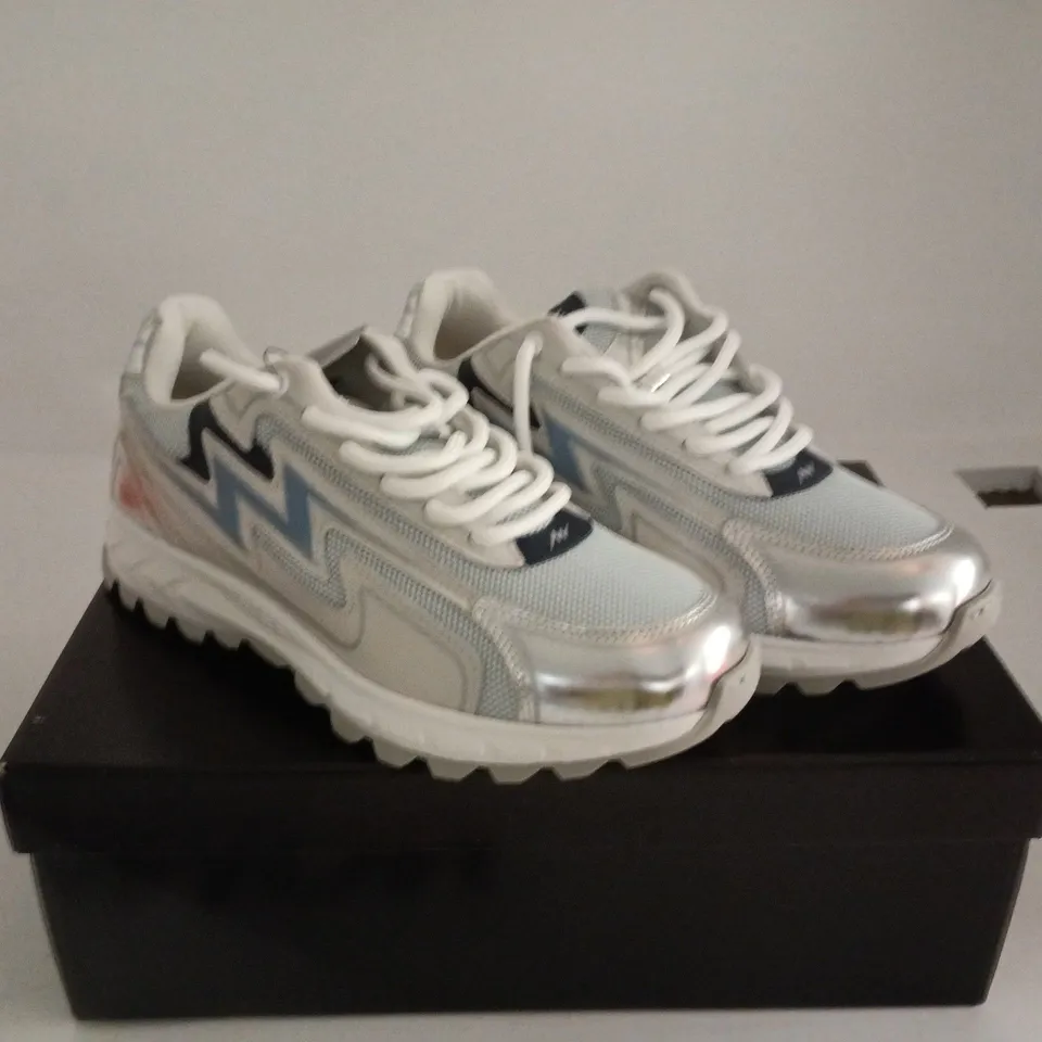 AISE CHROME BLUE COSMO RUNNER UK 8 BOXED