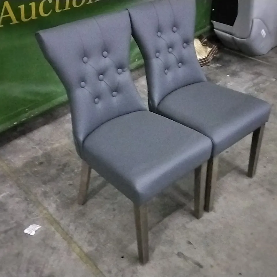 SET OF 2 GREY LEATHER BUTTONBACK DINING CHAIRS WITH WOODEN LEGS 