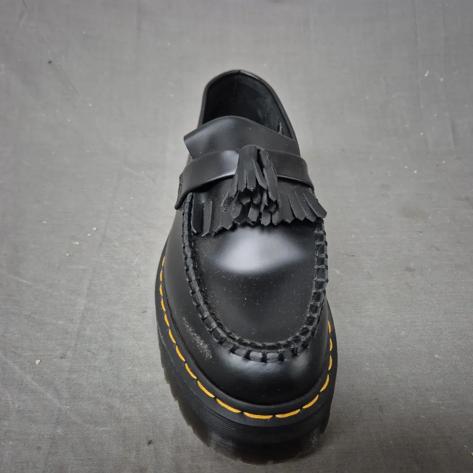 PAIR OF DR MARTENS PLATFORM LOAFERS IN BLACK UK SIZE 8