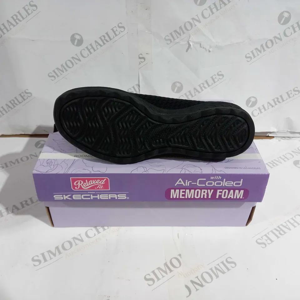 BOXED PAIR OF SKECHERS RELAXED FIT SHOES BLACK UK SIZE 6