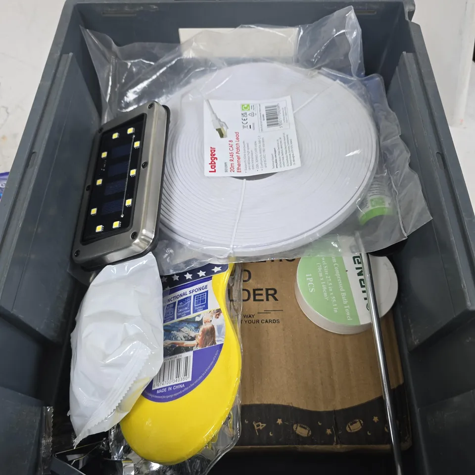 APPROXIMATELY 12 ASSORTED HOUSEHOLD PRODUCTS TO INCLUDE LABGEAR ETHERNET PATCH LEAD, BLOOME OVAL AIR AROMATIC BEADS AND MOULD MAGIC EXTREME