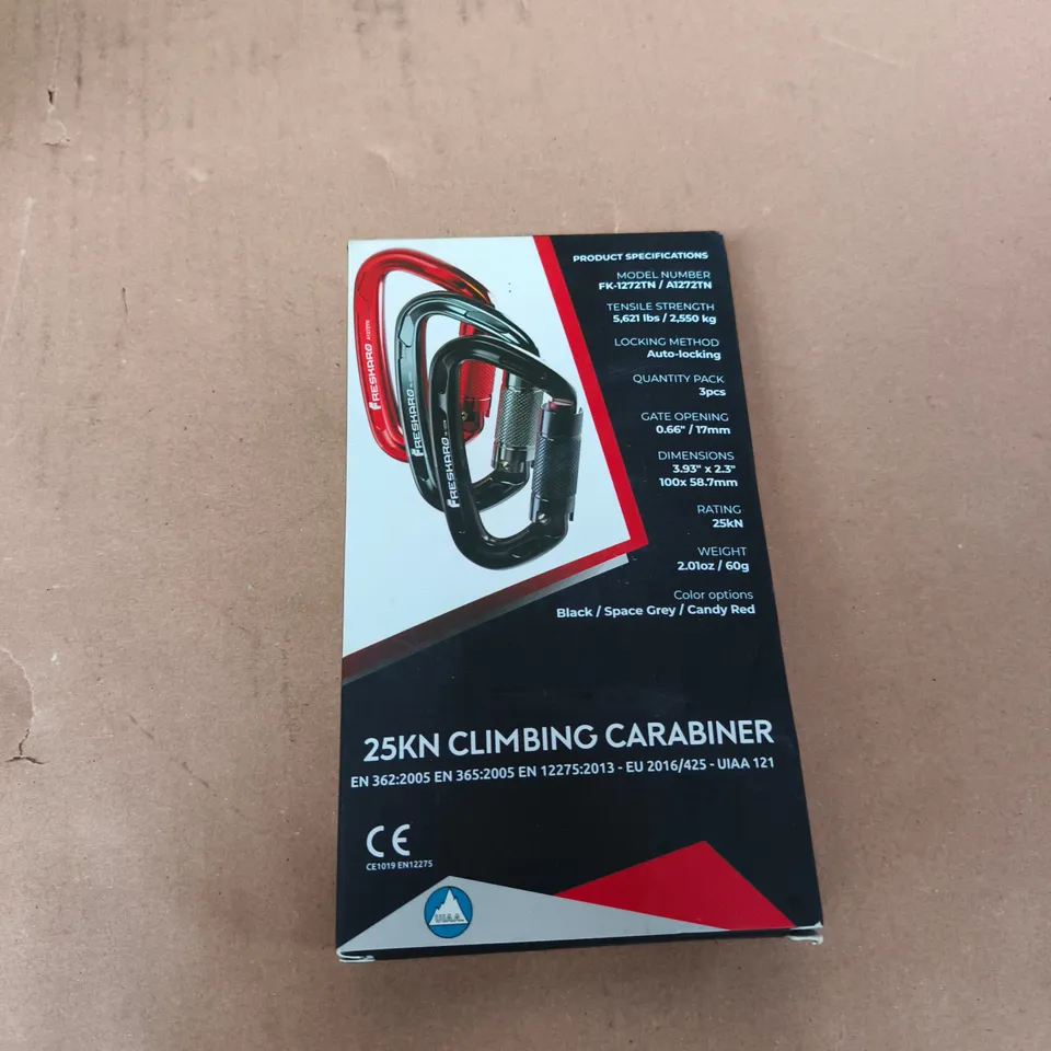 TOTE OF APPROXIMATELY 12 ASSORTED ITEMS TO INCLUDE: 25KN CLIMBING CARABINERS