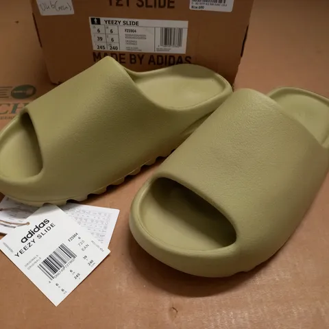 BOXED PAIR OF ADIDAS YEEZY SLIDE SHOES - UK 6
