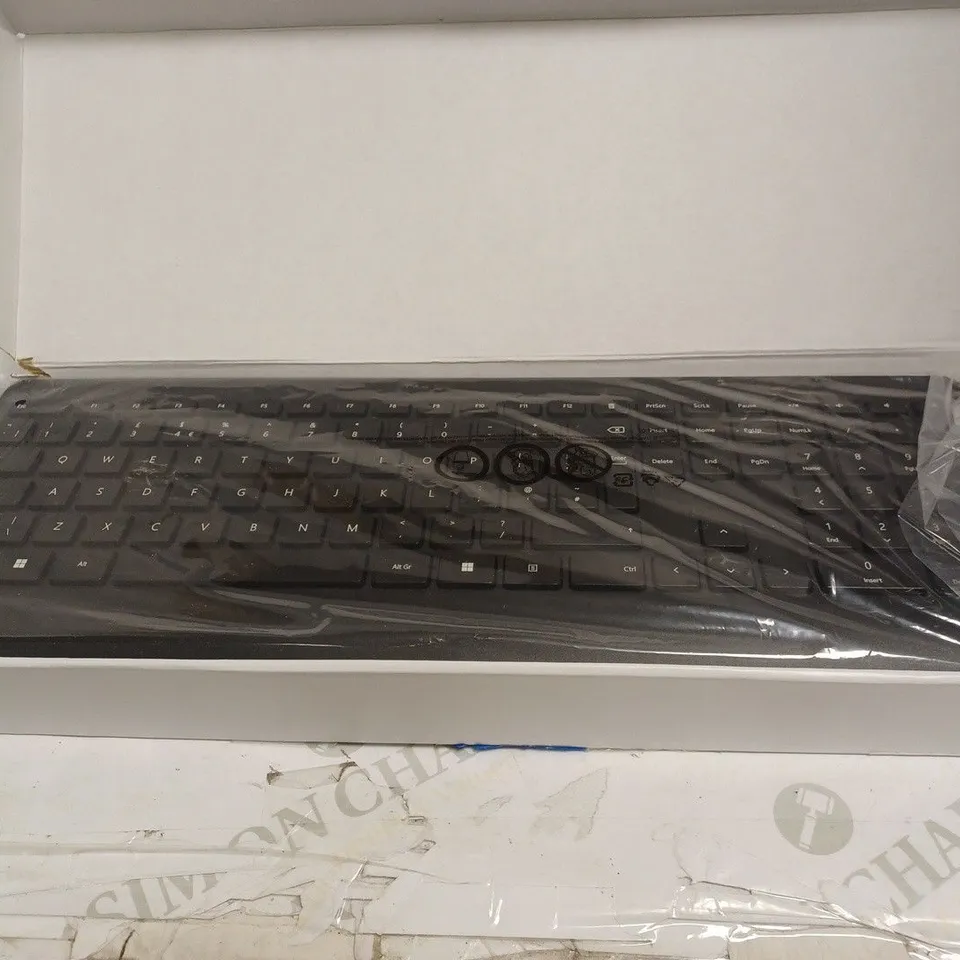 MICROSOFT WIRELESS 900 DESKTOP - KEYBOARD AND MOUSE COMBO