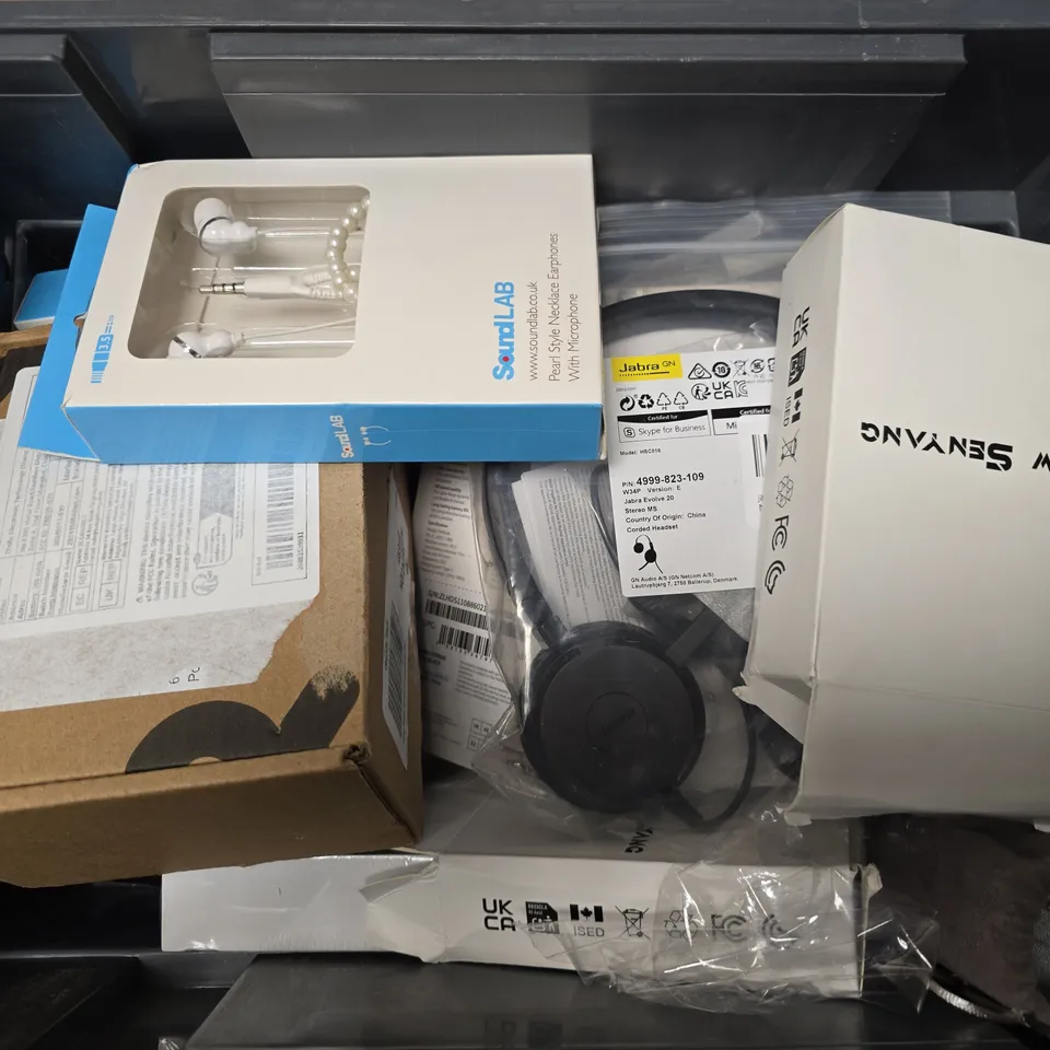 APPROXIMATELY 12 ASSORTED EARBUDS/HEADPHONES TO INCLUDE JABRA, ACER, PEARLCLIP PRO, ETC