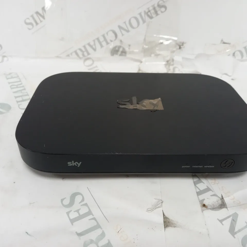 SMALL SKY TV CONNECTOR BOX