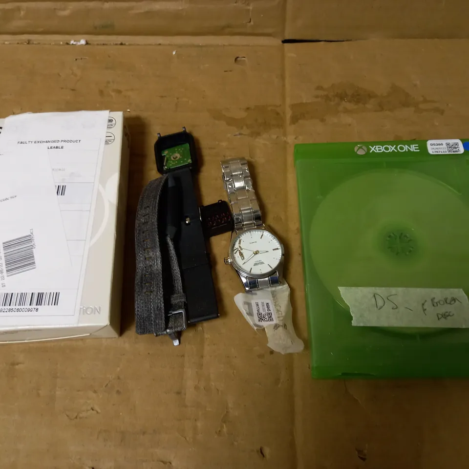LOT OF APPROX 5 ASSORTED TECH ITEMS TO INCLUDE DIGITAL WATCHES, EARPHONES AND CALL OF DUTY GAME