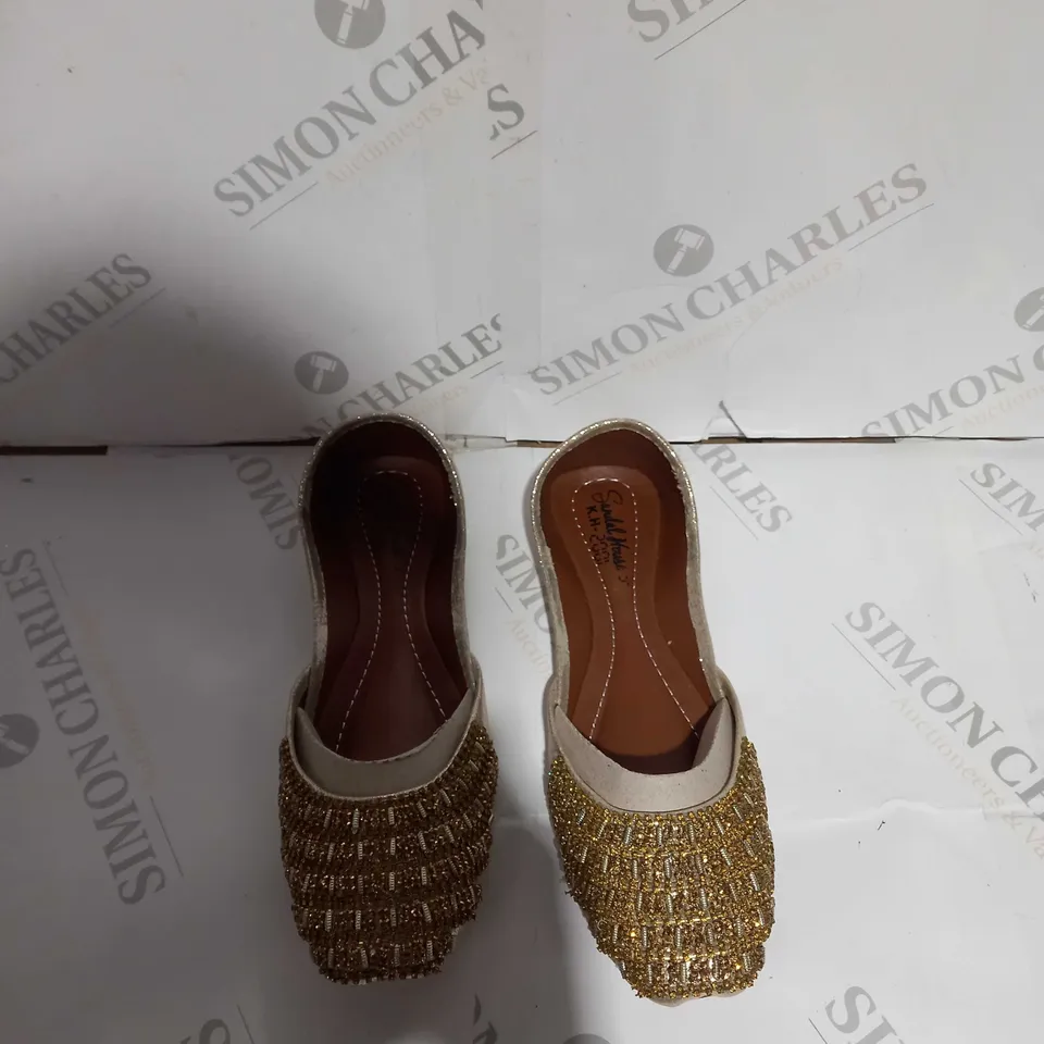 BOXED PAIR OF GOLDEN SANDALS SIZE 4