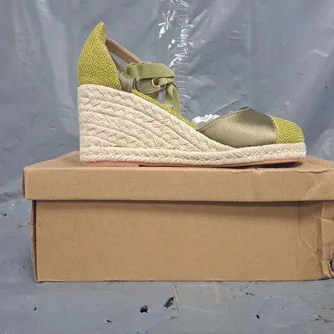 BOXED PAIR OF UNBRANDED CLOSED TOE WEDGE SANDALS IN GREEN SIZE EU 38