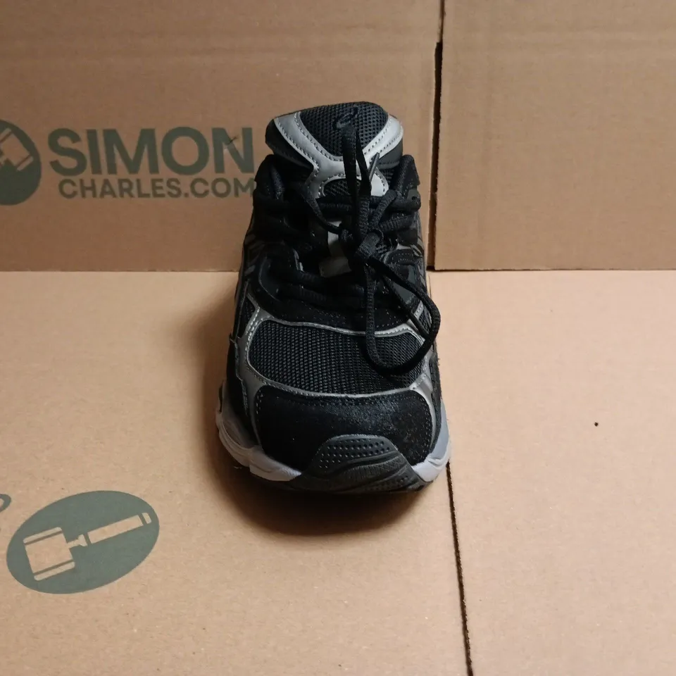 PAIR OF ASICS TRAINERS IN BLACK/SILVER/GREY SIZE UK 9