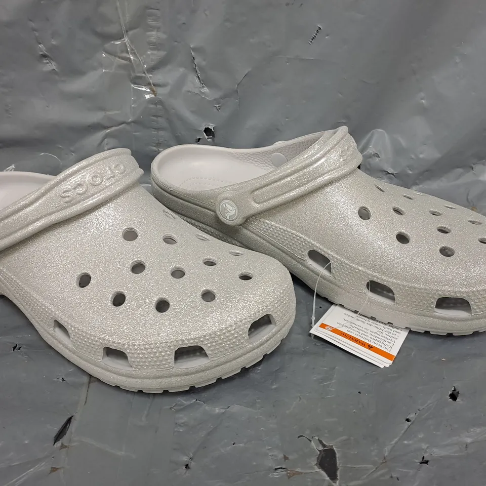 PAIR OF CROCS CLASSIC GLITTER CLOGS IN SILVER SIZE UK M8/W9