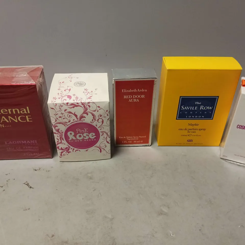 LOT OF APPROX 30 BOXED AND LOOSE FRAGRANCES TO INCLUDE COSMOPOLITAN, ELIZABETH ARDEN AND SAVILE ROW
