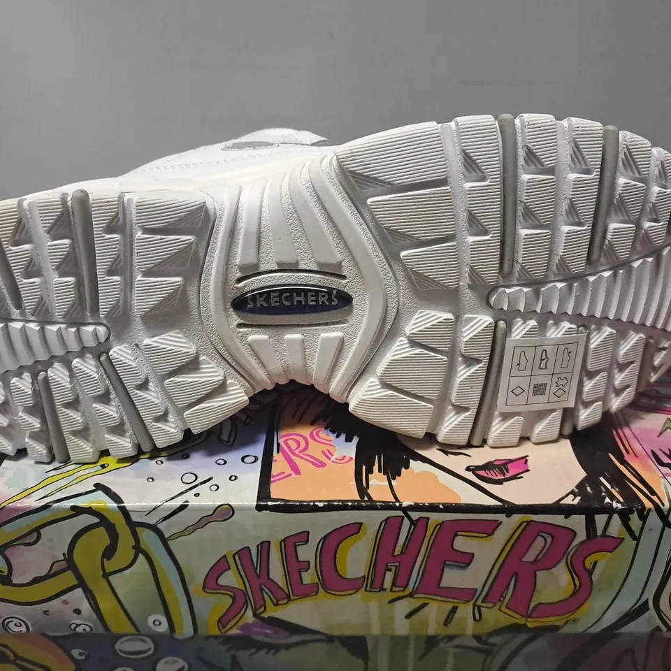 BOXED SKETCHERS WOMENS WHITE PLATFROM TRAINERS - SIZE UK 2.5 