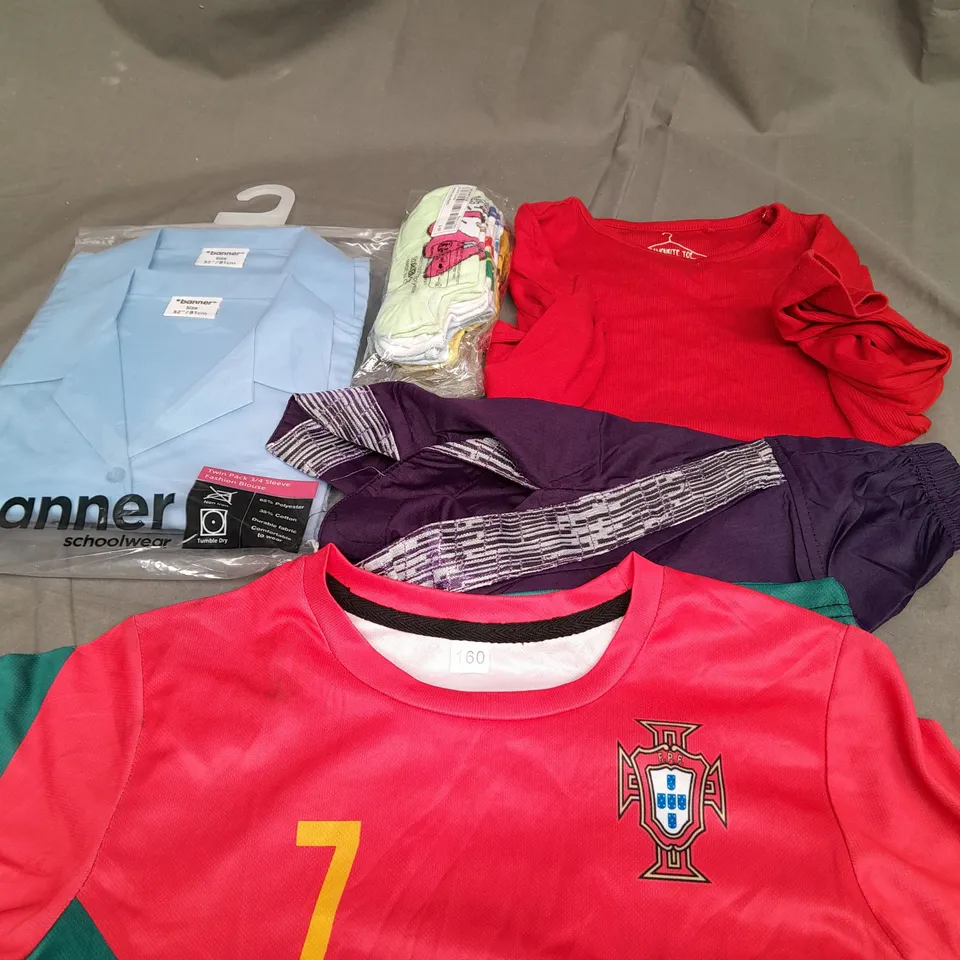 BOX OF APPROX 12 ASSORTED KIDS CLOTHING ITEMS TO INCLUDE - SOCKS , T-SHIRT , SHORTS ETC