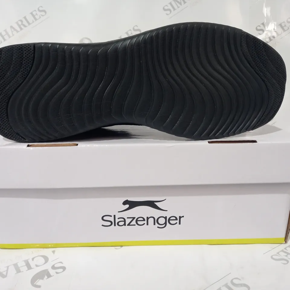 BOXED PAIR OF SLAZENGER JENSON TRAINERS IN BLACK UK SIZE 9