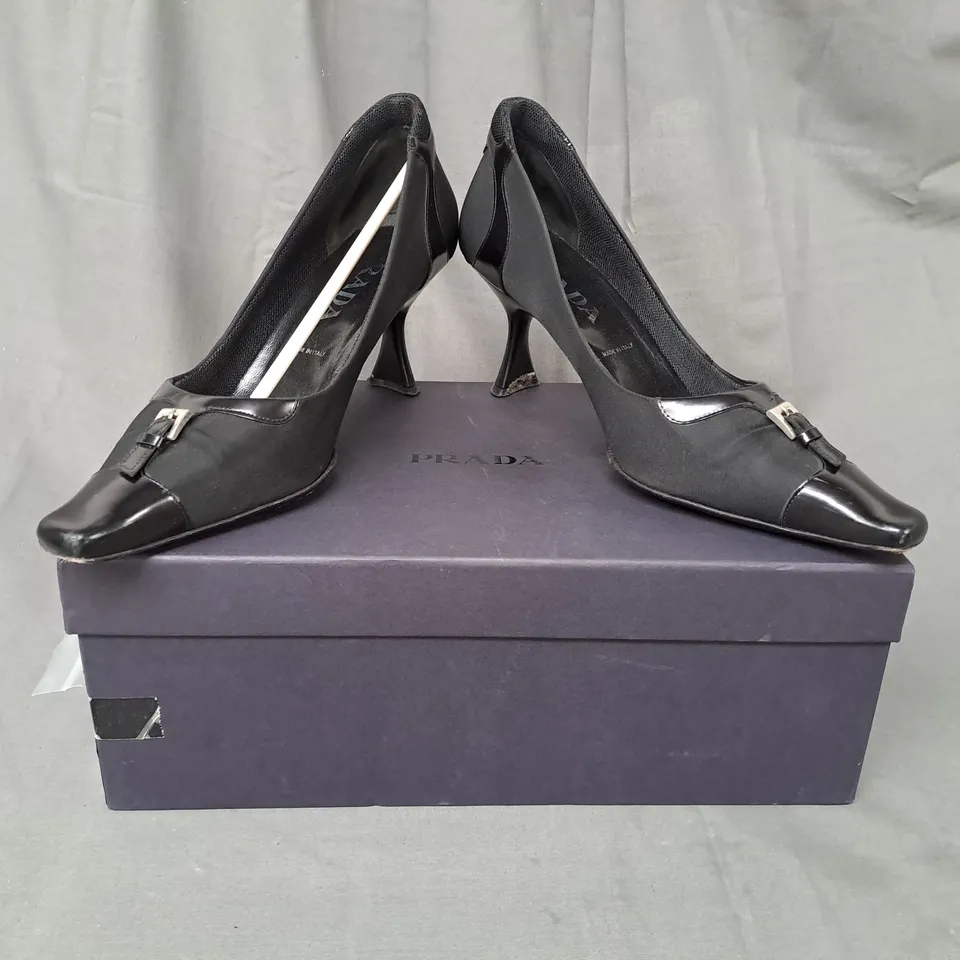 BOXED PAIR OF PRADA POINTED TOE HEELED SHOES IN BLACK EU SIZE 38.5